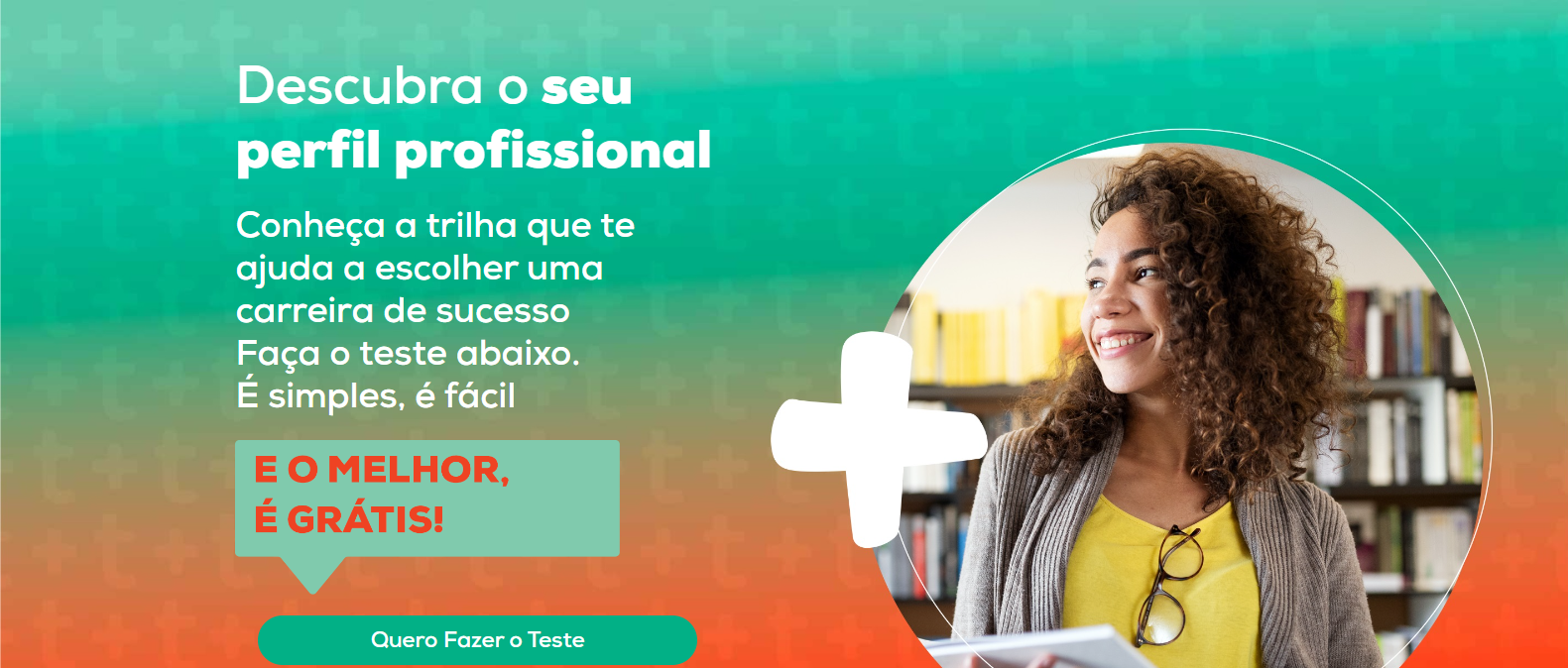 Banner com fundo colorido e texto sobre teste gratuito de perfil profissional. À direita, jovem sorridente com caderno na mão em frente a uma estante de livros.